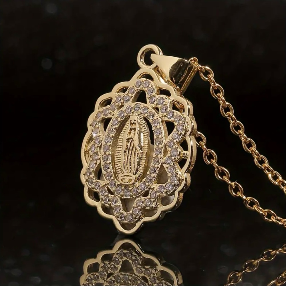 Virgin Mary Pendant Necklace - Picture 2 of 6